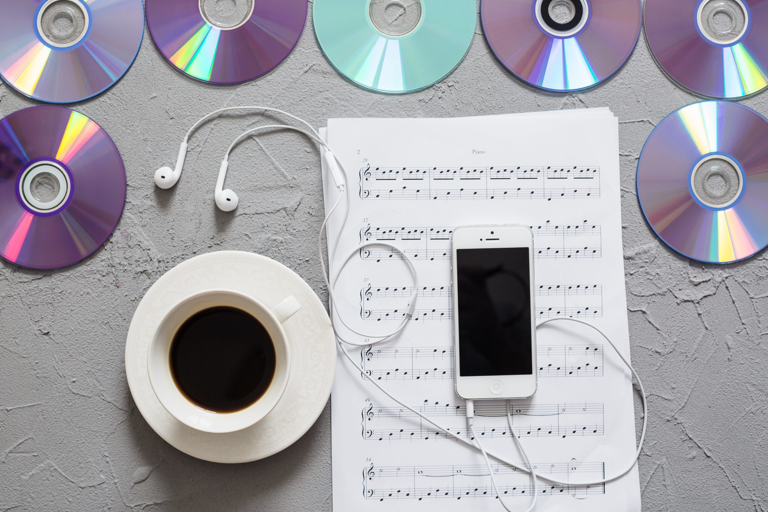 smartphone-coffee-music-objects